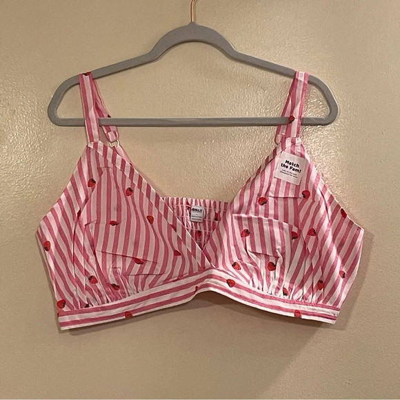 OLD NAVY Matching Printed Smocked Bralette Top in Strawberry Jammin' - Picture 4 of 8